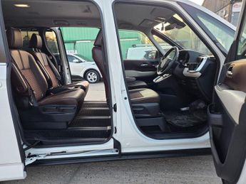 TOYOTA NOAH VOXY ESQUIRE HYBRID Fresh import warrented mileage ULEZ/LEZ