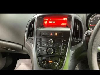 VAUXHALL ASTRA 16i 16V Design 5dr Auto