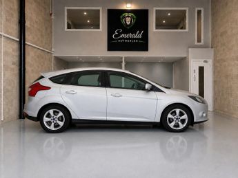 FORD FOCUS 1.6 125 Zetec Navigator 5dr Powershift