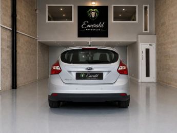 FORD FOCUS 1.6 125 Zetec Navigator 5dr Powershift