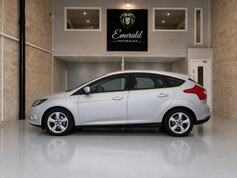 FORD FOCUS 1.6 125 Zetec Navigator 5dr Powershift