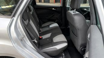 FORD FOCUS 1.6 125 Zetec Navigator 5dr Powershift