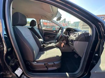 FORD FOCUS 1.6 Zetec 5dr Auto