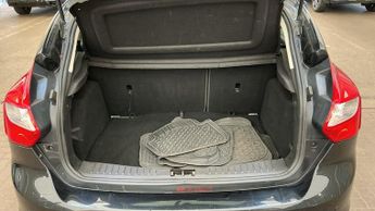 FORD FOCUS 1.6 125 Zetec Navigator 5dr Powershift