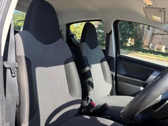 TOYOTA AYGO 1.0 VVT-i Move 5dr MMT