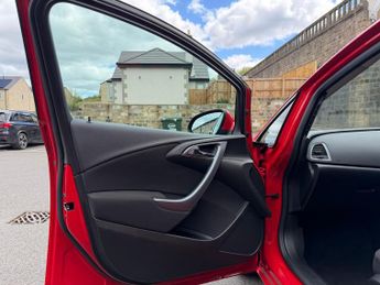 VAUXHALL ASTRA 1.6i 16V Design 5dr Auto