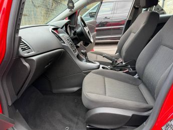 VAUXHALL ASTRA 1.6i 16V Design 5dr Auto