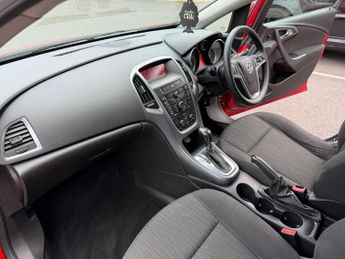 VAUXHALL ASTRA 1.6i 16V Design 5dr Auto
