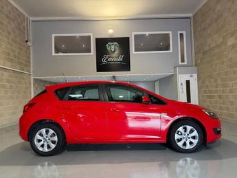 VAUXHALL ASTRA 1.6i 16V Design 5dr Auto