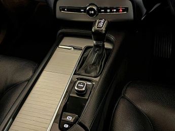 VOLVO XC90 2.0 D5 Momentum 5dr AWD Geartronic