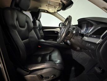 VOLVO XC90 2.0 D5 Momentum 5dr AWD Geartronic