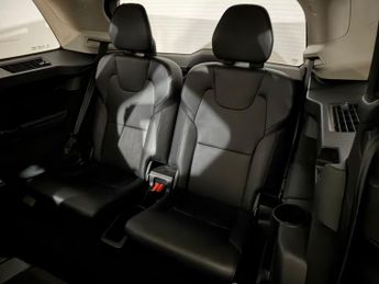 VOLVO XC90 2.0 D5 Momentum 5dr AWD Geartronic