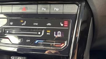 VOLKSWAGEN T-ROC 1.5 TSI R-Line SUV 5dr Petrol DSG Euro 6 (s/s) (150 ps)