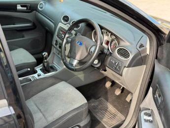 FORD FOCUS 1.6 Zetec 5dr