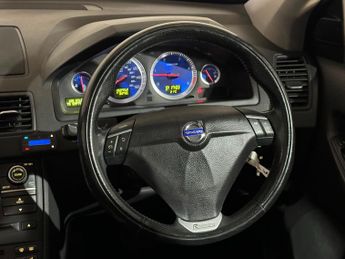 VOLVO XC90 2.4 D5 R DESIGN SE 5dr Geartronic