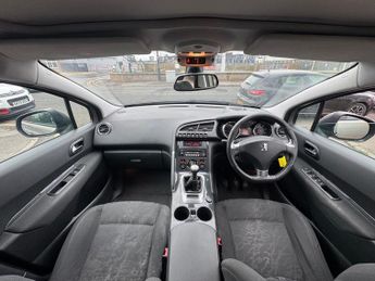 PEUGEOT 3008 1.6 HDi 115 Allure 5dr