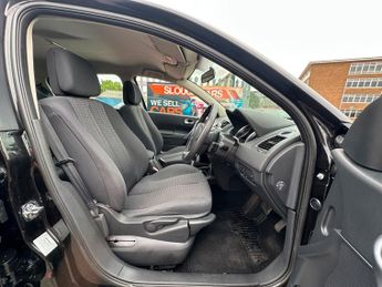 RENAULT MEGANE 1.6 VVT Dynamique 5dr Auto