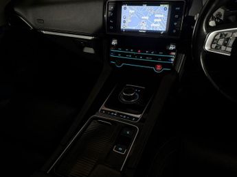 JAGUAR F-PACE 2.0d R-Sport 5dr Auto AWD