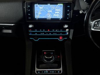 JAGUAR F-PACE 2.0d R-Sport 5dr Auto AWD