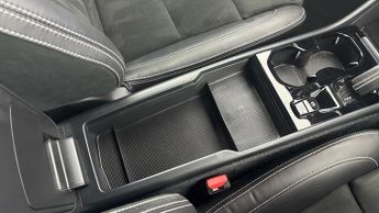 VOLVO XC40 1.5h T5 Recharge 10.7kWh Ultimate Dark SUV 5dr Petrol Plug-in Hy