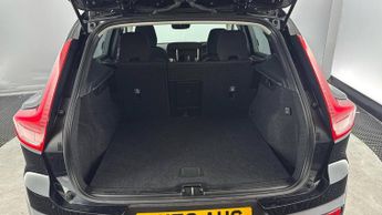 VOLVO XC40 1.5 T3 Momentum SUV 5dr Petrol Auto Euro 6 (s/s) (163 ps)