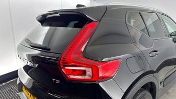 VOLVO XC40 1.5 T3 Momentum SUV 5dr Petrol Auto Euro 6 (s/s) (163 ps)