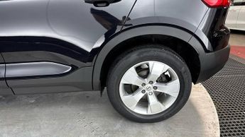 VOLVO XC40 1.5 T3 Momentum SUV 5dr Petrol Auto Euro 6 (s/s) (163 ps)