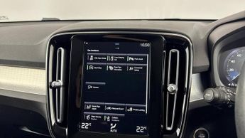 VOLVO XC40 1.5 T3 Momentum SUV 5dr Petrol Auto Euro 6 (s/s) (163 ps)