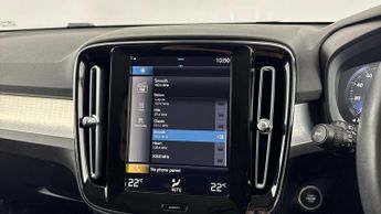 VOLVO XC40 1.5 T3 Momentum SUV 5dr Petrol Auto Euro 6 (s/s) (163 ps)