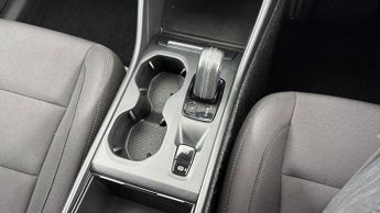 VOLVO XC40 1.5 T3 Momentum SUV 5dr Petrol Auto Euro 6 (s/s) (163 ps)