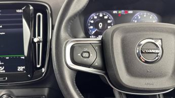 VOLVO XC40 1.5 T3 Momentum SUV 5dr Petrol Auto Euro 6 (s/s) (163 ps)