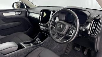 VOLVO XC40 1.5 T3 Momentum SUV 5dr Petrol Auto Euro 6 (s/s) (163 ps)