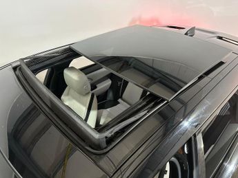 LAND ROVER RANGE ROVER VELAR 3.0 D300 R-Dynamic SE 5dr Auto