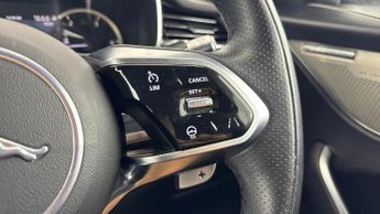 JAGUAR F-PACE 2.0 D200 MHEV R-Dynamic SE SUV 5dr Diesel Auto AWD Euro 6 (s/s) 