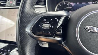 JAGUAR F-PACE 2.0 D200 MHEV R-Dynamic SE SUV 5dr Diesel Auto AWD Euro 6 (s/s) 