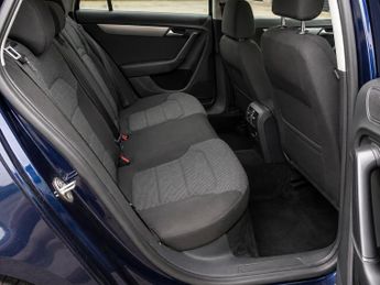 VOLKSWAGEN PASSAT 2.0 TDI Bluemotion Tech Highline 4dr DSG