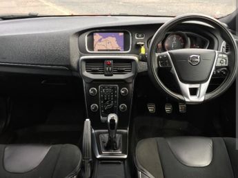 VOLVO V40 D2 ES 5dr