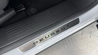 PEUGEOT E-3008 73kWh GT SUV 5dr Electric Auto (210 ps)
