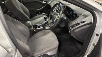 FORD FOCUS 1.6 125 Titanium 5dr
