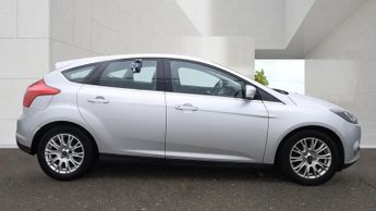 FORD FOCUS 1.6 125 Titanium 5dr