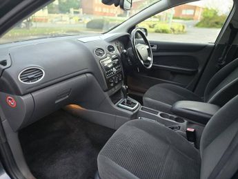 FORD FOCUS 1.6 Ghia Hatchback 5dr Petrol Automatic (184 g/km 99 bhp)