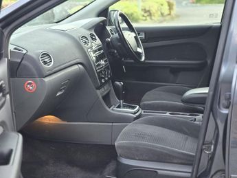 FORD FOCUS 1.6 Ghia Hatchback 5dr Petrol Automatic (184 g/km 99 bhp)
