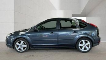 FORD FOCUS 1.6 Ghia 5dr Auto