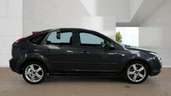 FORD FOCUS 1.6 Ghia 5dr Auto