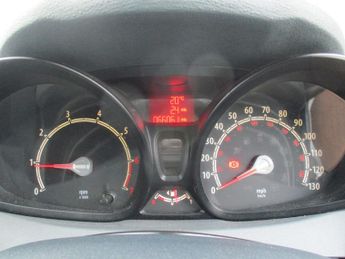 FORD FIESTA 1.25 Style + 5dr [82]