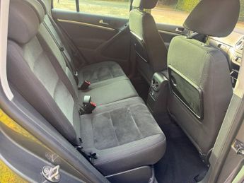 VOLKSWAGEN TIGUAN 2.0 TDi BlueMotion Tech Match 5dr DSG