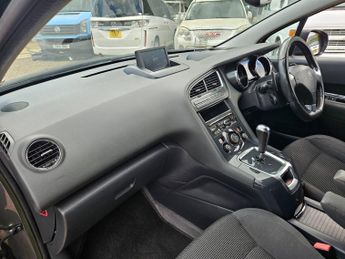 PEUGEOT 5008 1.6 e-HDi Allure 5dr EGC