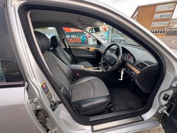 MERCEDES-BENZ E CLASS E220 CDI Avantgarde 4dr Tip Auto