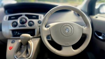 RENAULT MEGANE 1.6 VVT Privilege 5dr Auto [Euro 4]