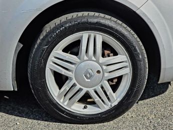 RENAULT MEGANE 1.6 VVT Privilege 5dr Auto [Euro 4]